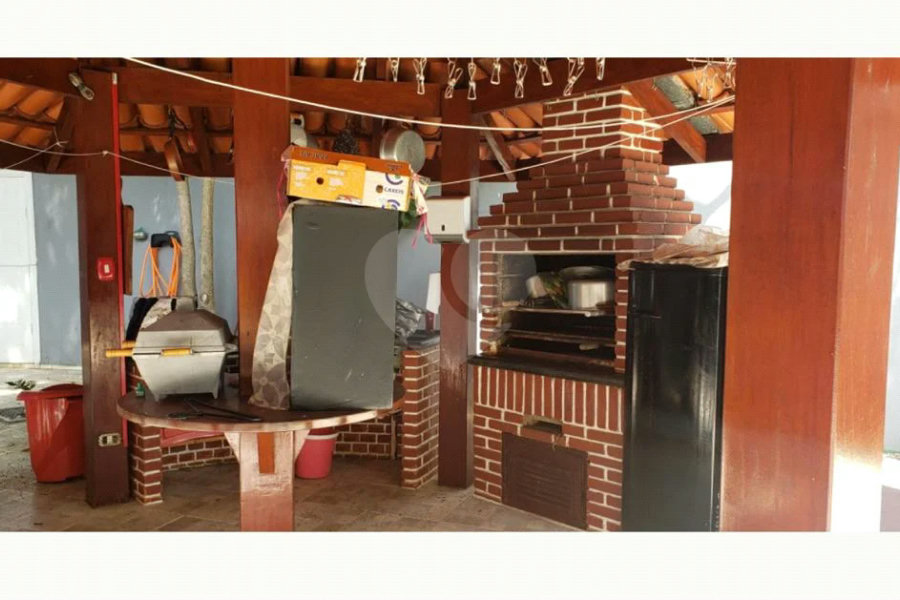 Excelente Casa a venda em Interlagos. Venha conferir.