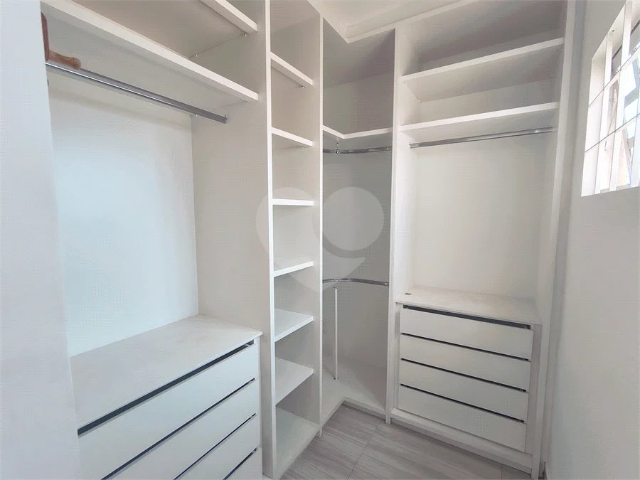 Casa com Suíte Master, Closet, Piscina e Espaço Gourmet Próxima ao Parque Ecológico- 03 quartos -com quintal