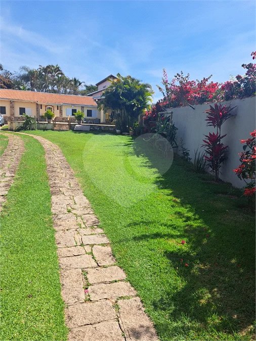 Casa Ampla com 5 Dormitórios, Piscina e Lazer Completo em Terreno de 1.260 m²