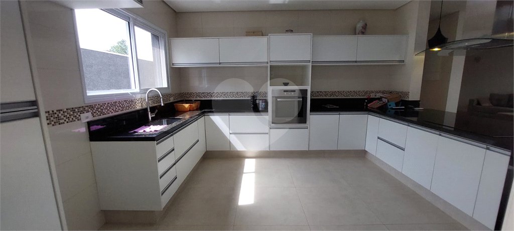 Casa à venda com 3 suítes no condomínio Figueira Garden, Atibaia - SP