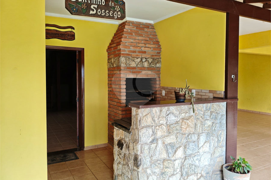 Casa à venda com 4 quartos, sendo 2 suítes,  em Country Residencial Felix, Bom Jesus dos Perdões, SP