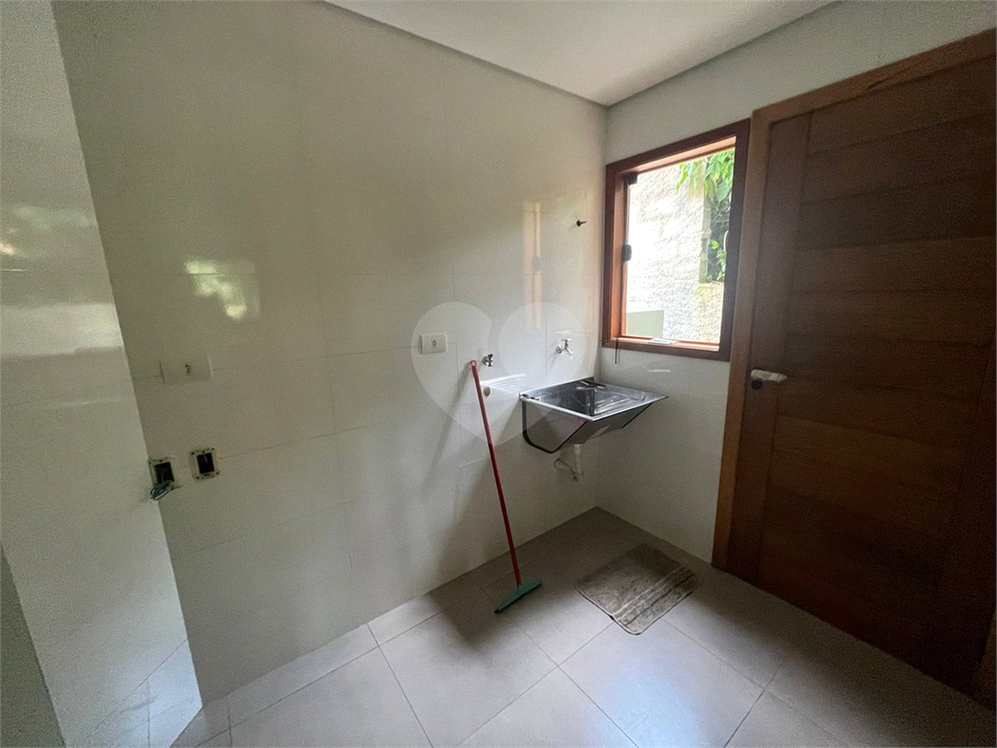Sobrado à venda com 3 quartos, sendo 1 suíte,  em Serra da Cantareira, Mairiporã, SP