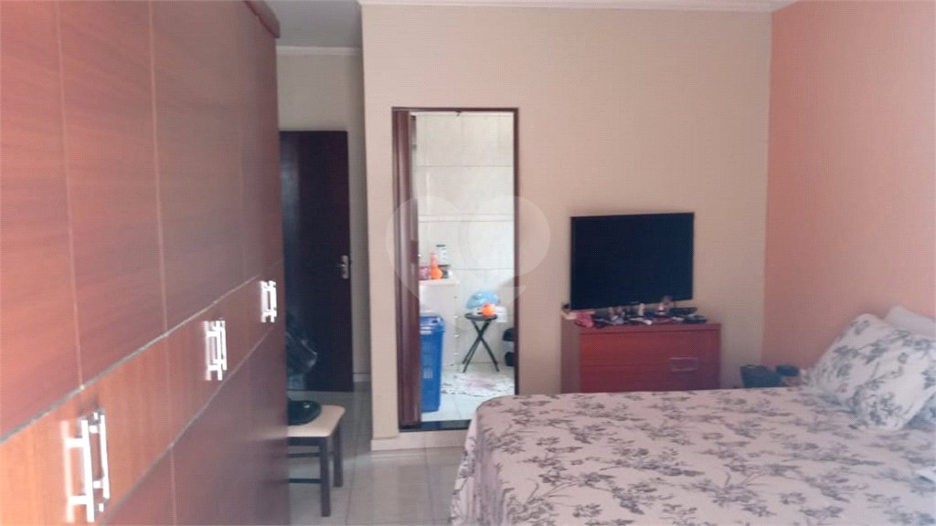 Casa à venda com 4 quartos, sendo 2 suítes,  em Jardim Terezópolis, Guarulhos, SP