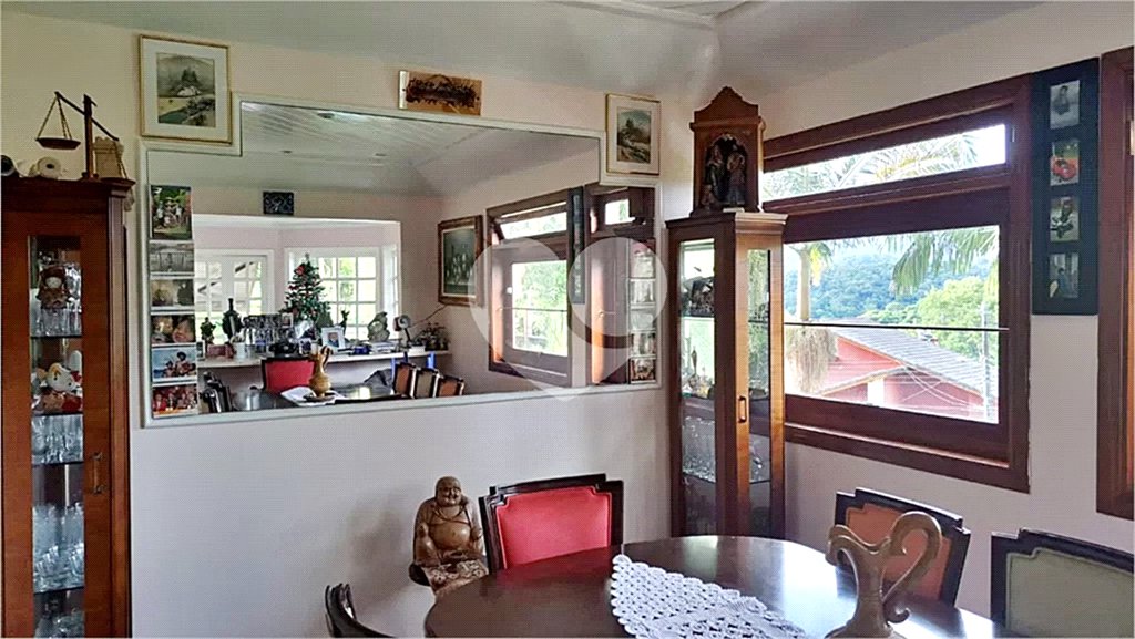 Casa à venda com 6 quartos, sendo 2 suítes, no condomínio Associação Reserva das Hortênsias, Mairiporã - SP