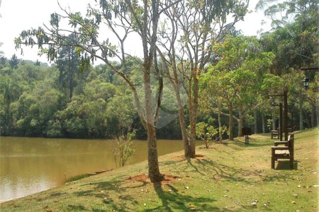 Casa à venda com 4 suítes no condomínio Parque das Artes, Embu das Artes - SP
