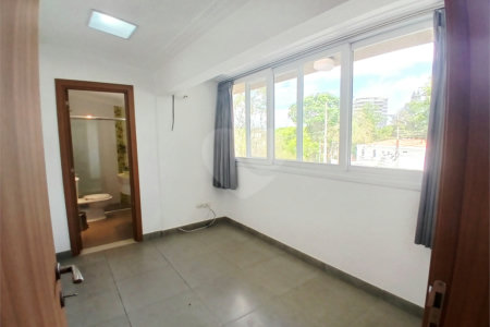 Casa Térrea à venda com 3 suítes em Anchieta, São Bernardo do Campo, SP