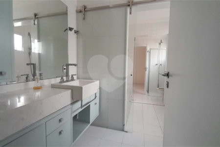 Sobrado à venda com 6 quartos, sendo 5 suítes, no Centro, São Bernardo do Campo, SP