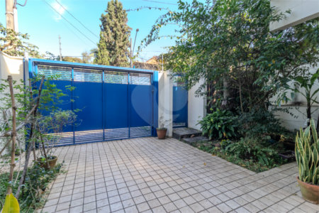Sobrado à venda com 3 quartos, sendo 1 suíte, em Alto da Boa Vista, São Paulo, SP