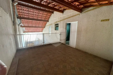 Sobrado com 4 dormitórios, 2 suítes, closet, varandas, escritório, jardim de inverno, espaço gourmet com churrasqueira e fogão a lenha e 3 vagas.