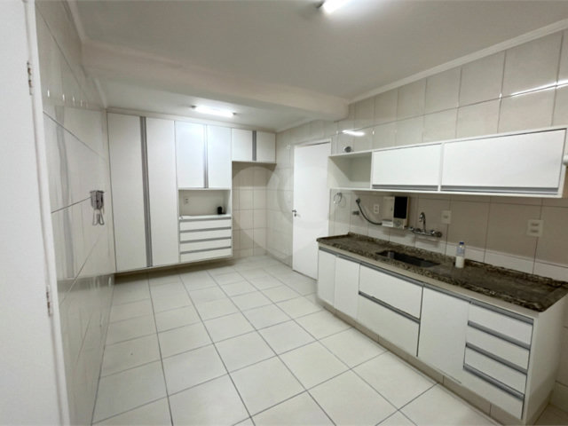 Apartamento à venda com 3 quartos, sendo 1 suíte,  em Itaim Bibi, São Paulo, SP