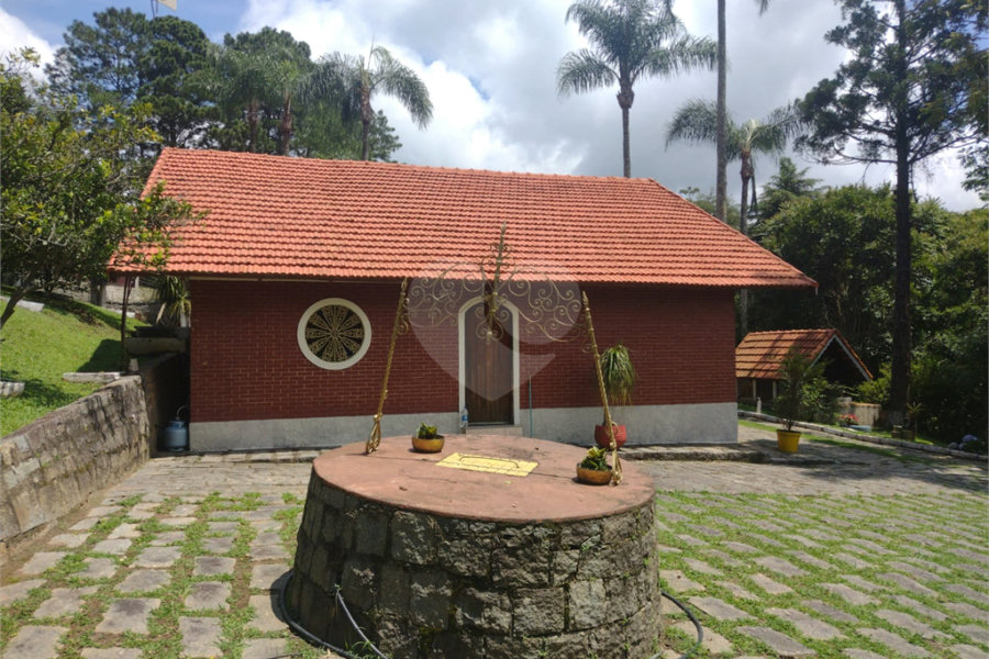 Casa à venda com 4 quartos, sendo 2 suítes,  no condomínio Cinco Lagos, Mairiporã - SP