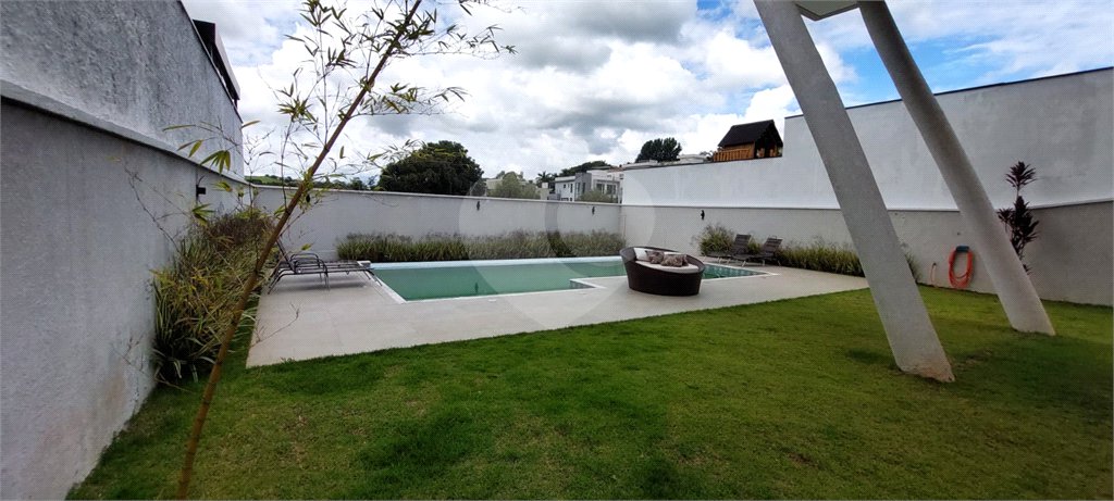 Casa à venda ou para alugar com 4 suítes no condomínio Figueira Garden, Atibaia - SP