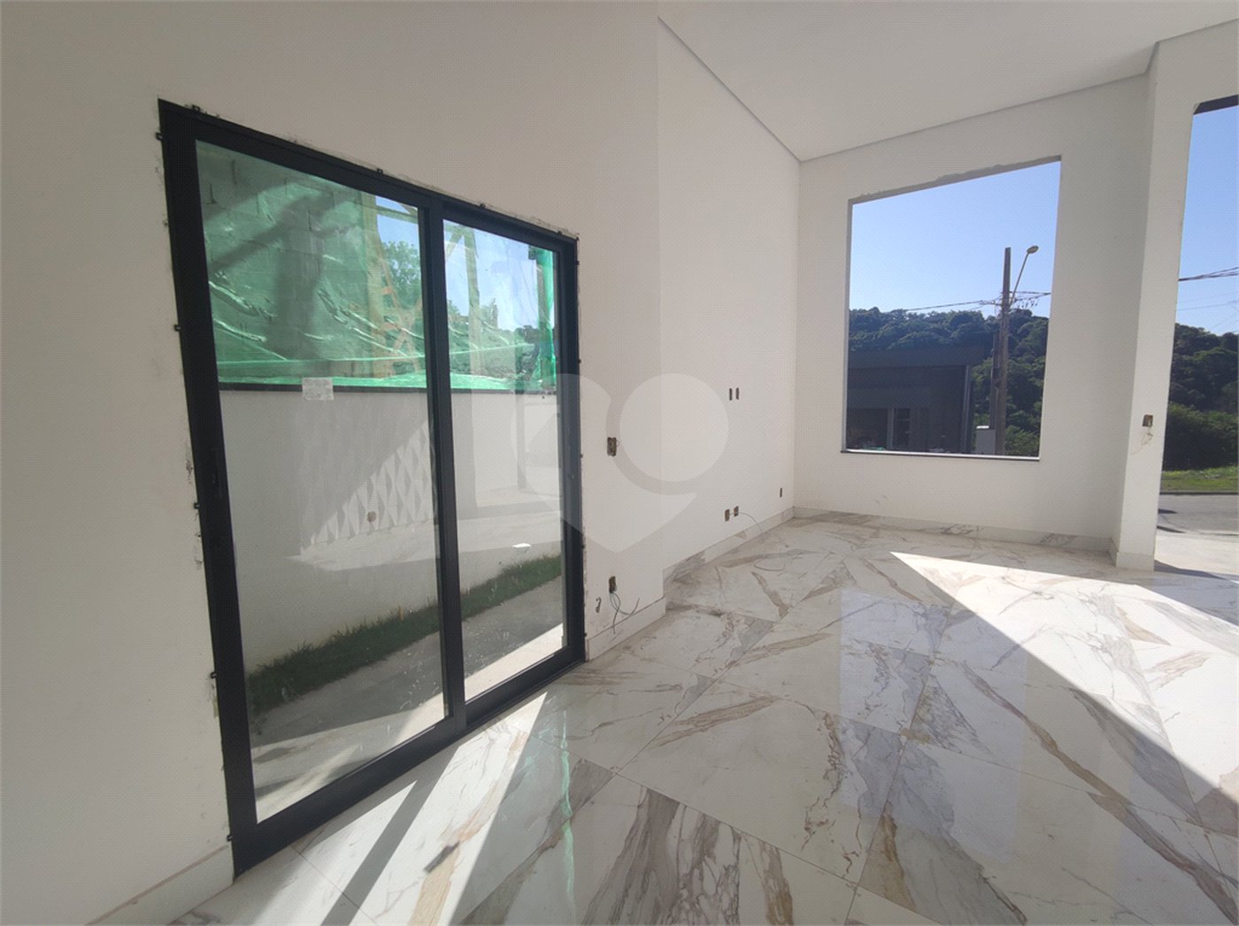Casa à venda com 3 suítes no condomínio Aruã Brisas, Mogi das Cruzes - SP