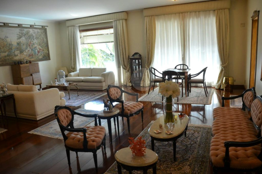 Casa à venda com 8 quartos, sendo 5 suítes, em Serra da Cantareira, Mairiporã, SP