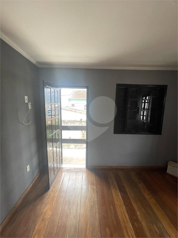 Casa à venda com 5 quartos, sendo 3 suítes, no condomínio Recanto das Palmeiras, Rio de Janeiro - RJ