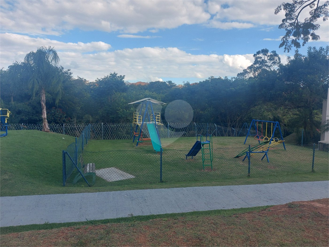 Casa à venda com 3 quartos, sendo 1 suíte,  no condomínio Gardenville, Itu - SP