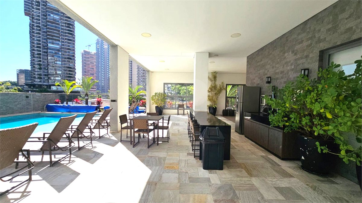 Apartamento à venda ou para alugar com 3 suítes em Chácara Santo Antônio, São Paulo, SP