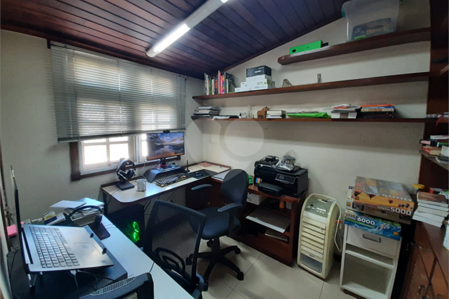 Casa à venda ou para alugar com 3 quartos, sendo 2 suítes, no condomínio Chácara das Rosas, São Paulo - SP