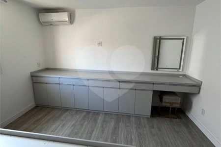 Sobrado à venda com 3 quartos em Parada Inglesa, São Paulo, SP