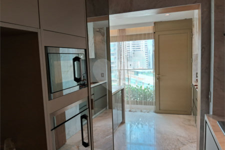 Apartamento à venda com 3 suítes em Moema, São Paulo, SP