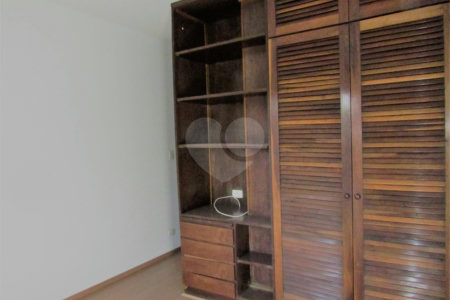 Casa à venda com 3 quartos, sendo 1 suíte, em Santo Amaro, São Paulo, SP