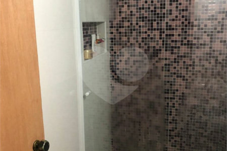 Casa à venda com 3 quartos, sendo 1 suíte, no condomínio Residencial Sabará, São Paulo - SP