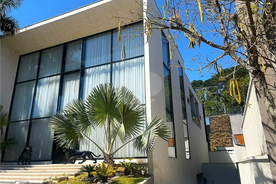 Casa à venda com 5 suítes no condomínio Tamboré II, Santana de Parnaíba - SP