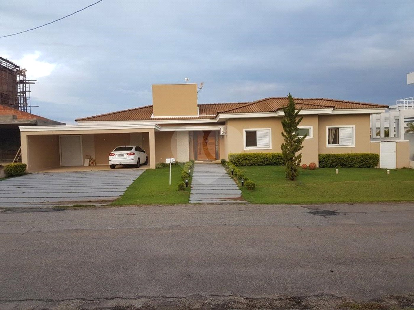 Casa à venda com 3 quartos, sendo 1 suíte, no condomínio Village Ipanema 1, Araçoiaba da Serra - SP