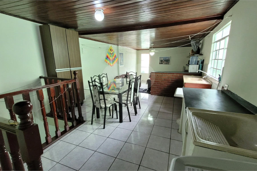 Casa à venda com 4 quartos, sendo 1 suíte, em Parque Maria Domitila, São Paulo, SP