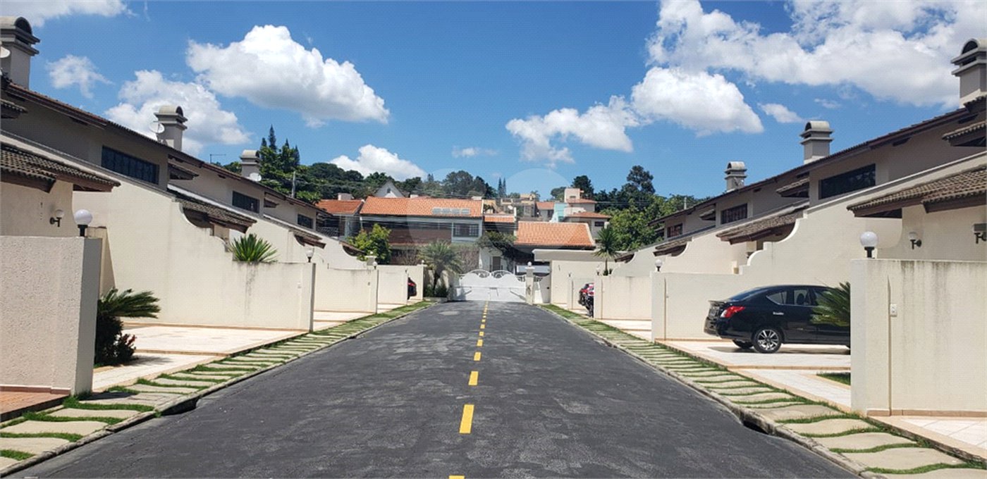 Casa para alugar com 3 suítes no condomínio Jardim Siriema, Atibaia - SP