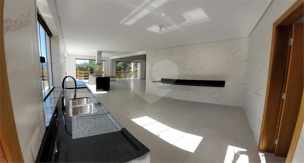 Casa à venda com 4 suítes no condomínio Sausalito, Mairiporã - SP