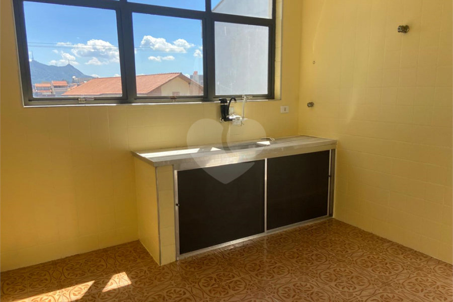 Sobrado à venda com 3 quartos, sendo 1 suíte, em Parque Maria Domitila, São Paulo, SP
