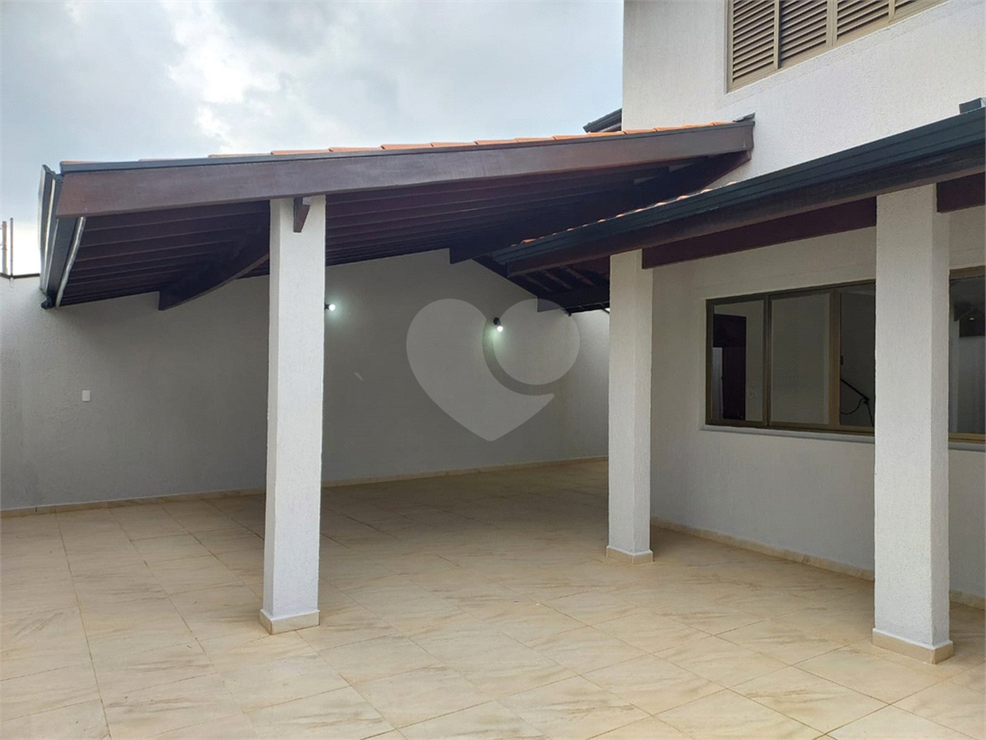Sobrado à venda com 3 quartos, sendo 1 suíte,  em Jardim Regina, Indaiatuba, SP