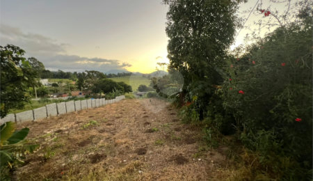 Terreno à venda no Centro, Paraibuna, SP