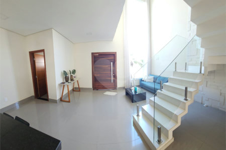 Casa à venda com 3 quartos, sendo 1 suíte, no condomínio Parque Real, Indaiatuba - SP