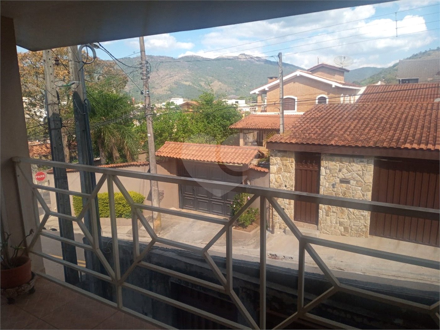 Casa à venda com 2 suítes em Jardim Santa Bárbara, Atibaia, SP