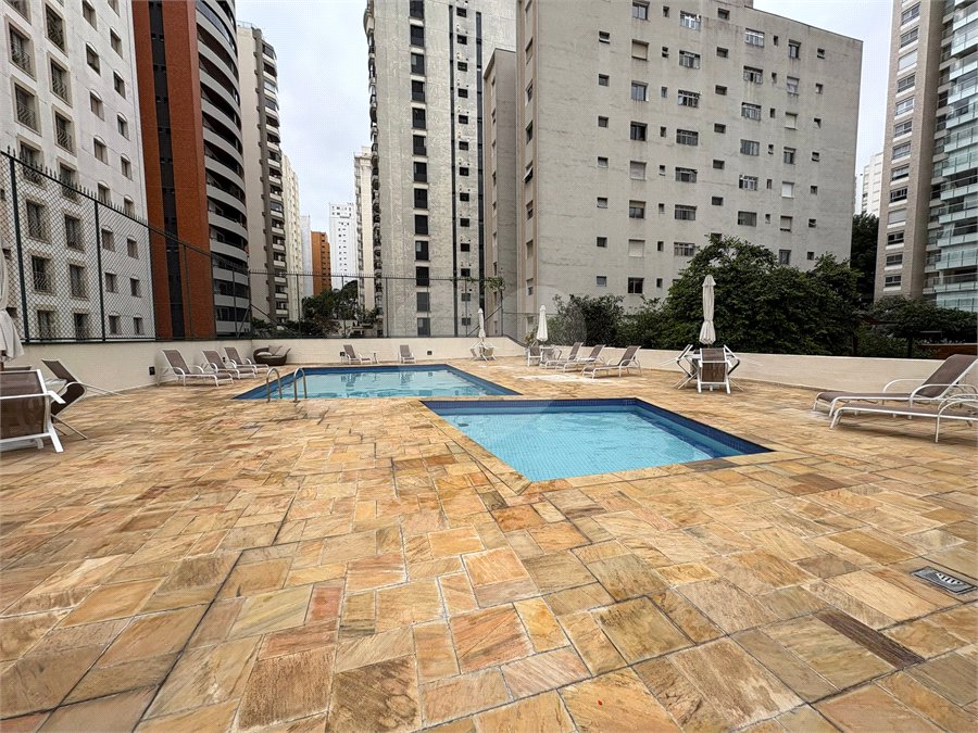 Apartamento à venda com 4 quartos, sendo 1 suíte, em Moema, São Paulo, SP