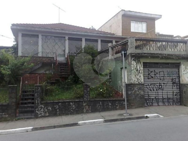 Sobrado à venda com 3 quartos em Parada Inglesa, São Paulo, SP