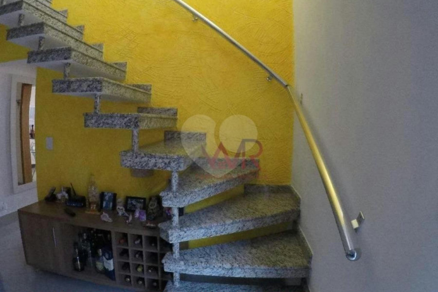 Sobrado à venda com 4 quartos em Artur Alvim, São Paulo, SP