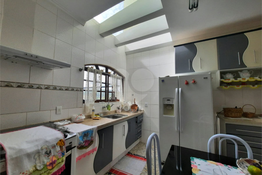 Sobrado à venda com 4 quartos, sendo 3 suítes, em Região Central, Caieiras, SP