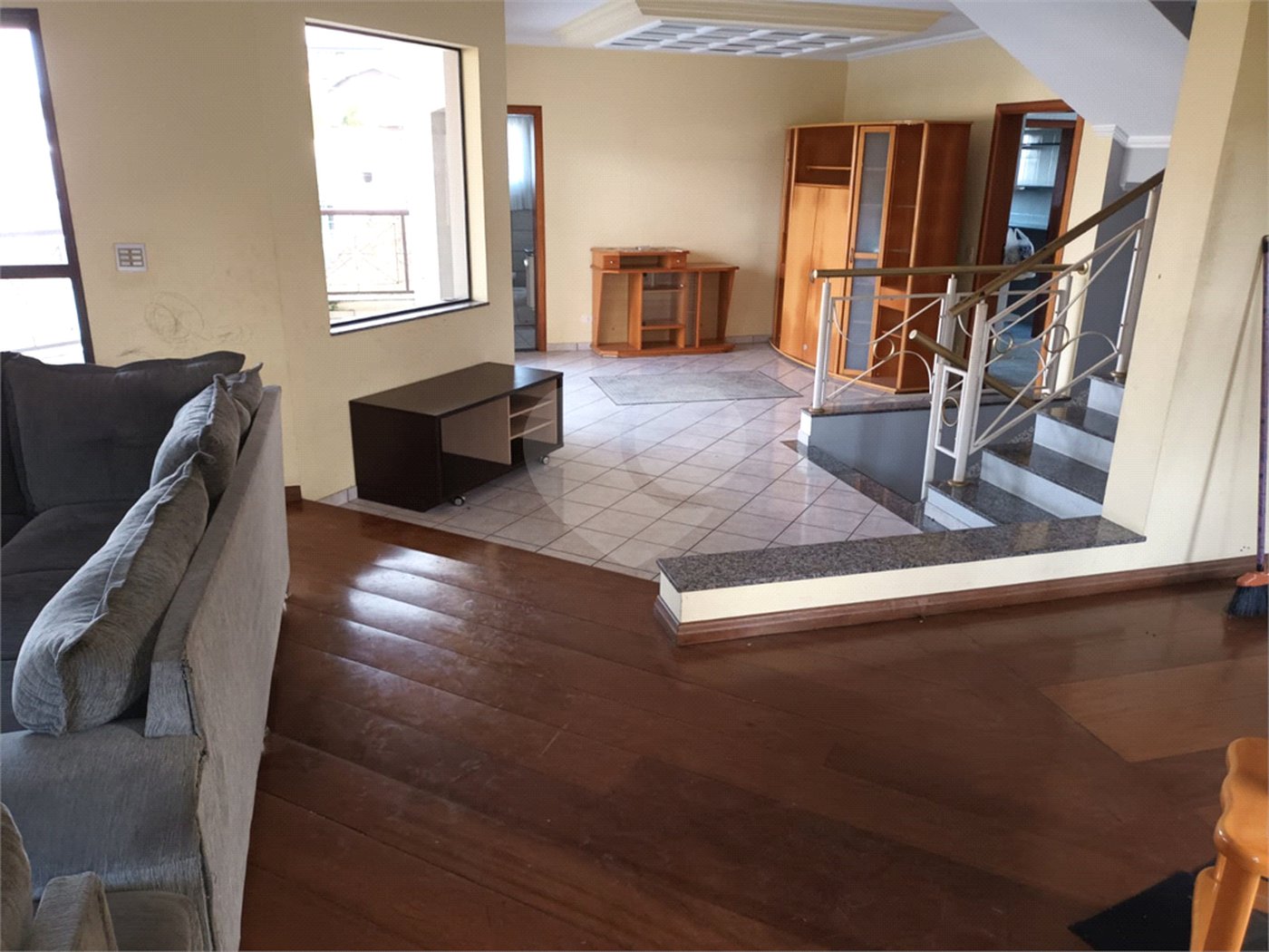 Casa à venda com 4 quartos, sendo 3 suítes, no condomínio Arujá 5, Arujá - SP