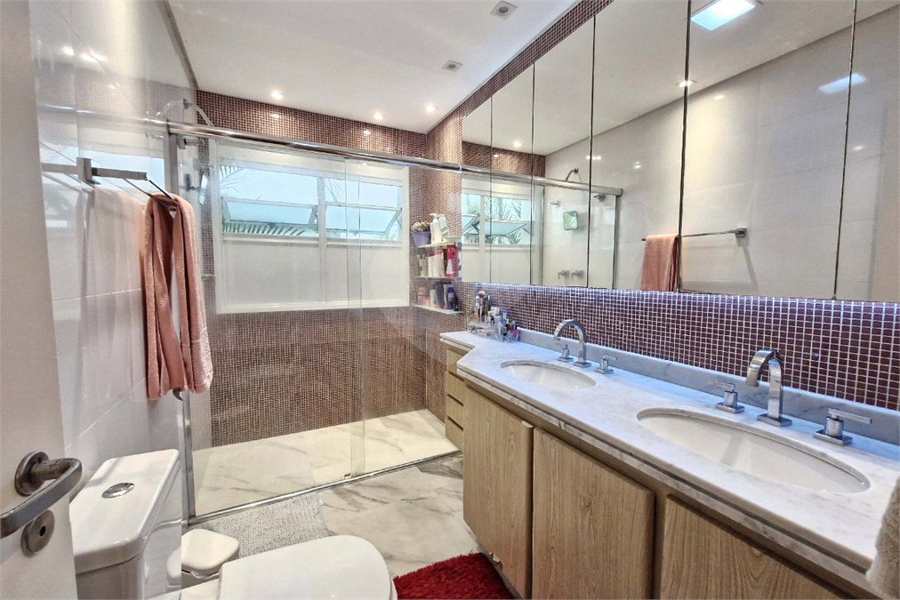 Casa à venda com 4 quartos, sendo 3 suítes,  no condomínio Le Lis Vert Village, São Paulo - SP