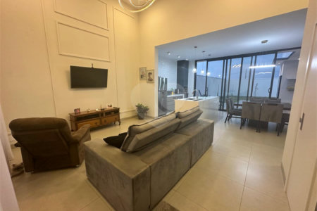 Casa à venda com 4 quartos, sendo 2 suítes, no condomínio Residencial Golden Ville, Itapetininga - SP