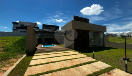 Casa à venda com 3 suítes em Terras de Santa Cristina Xiii Setor Marina, Paranapanema, SP