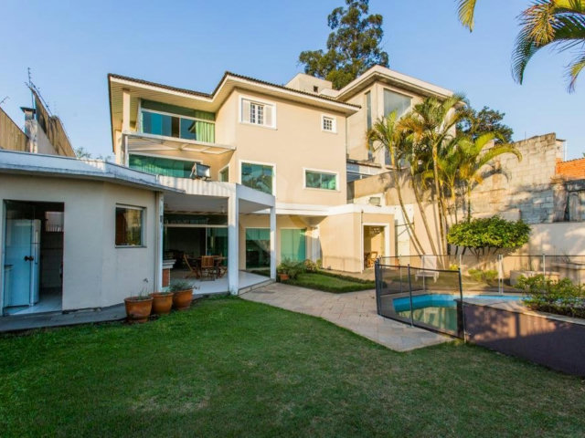 Sobrado à venda com 4 quartos, sendo 3 suítes,  em Brooklin, São Paulo, SP