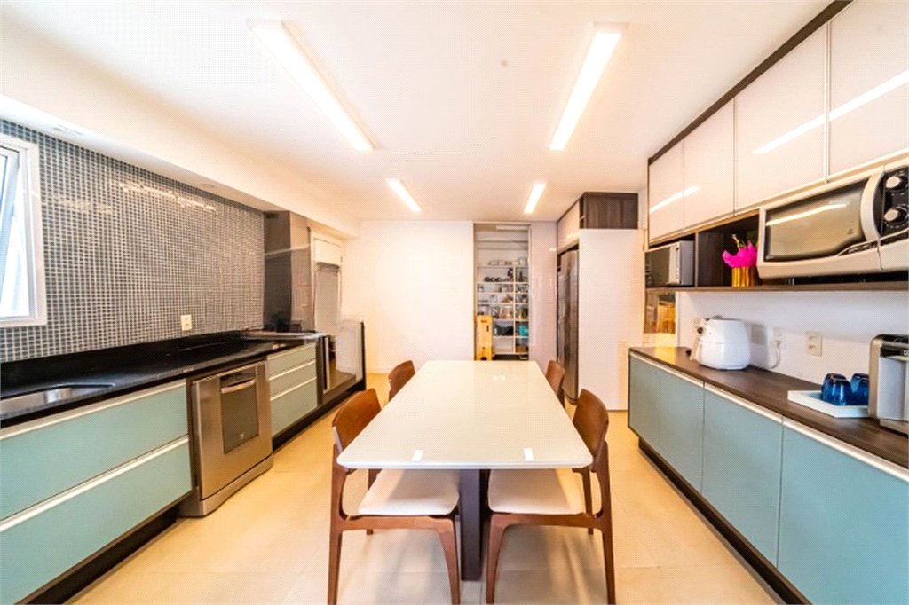Apartamento na Mooca com 204m² com sacada gourmet com 4 suítes e 4 vagas condominio clube Aceita Permuta
