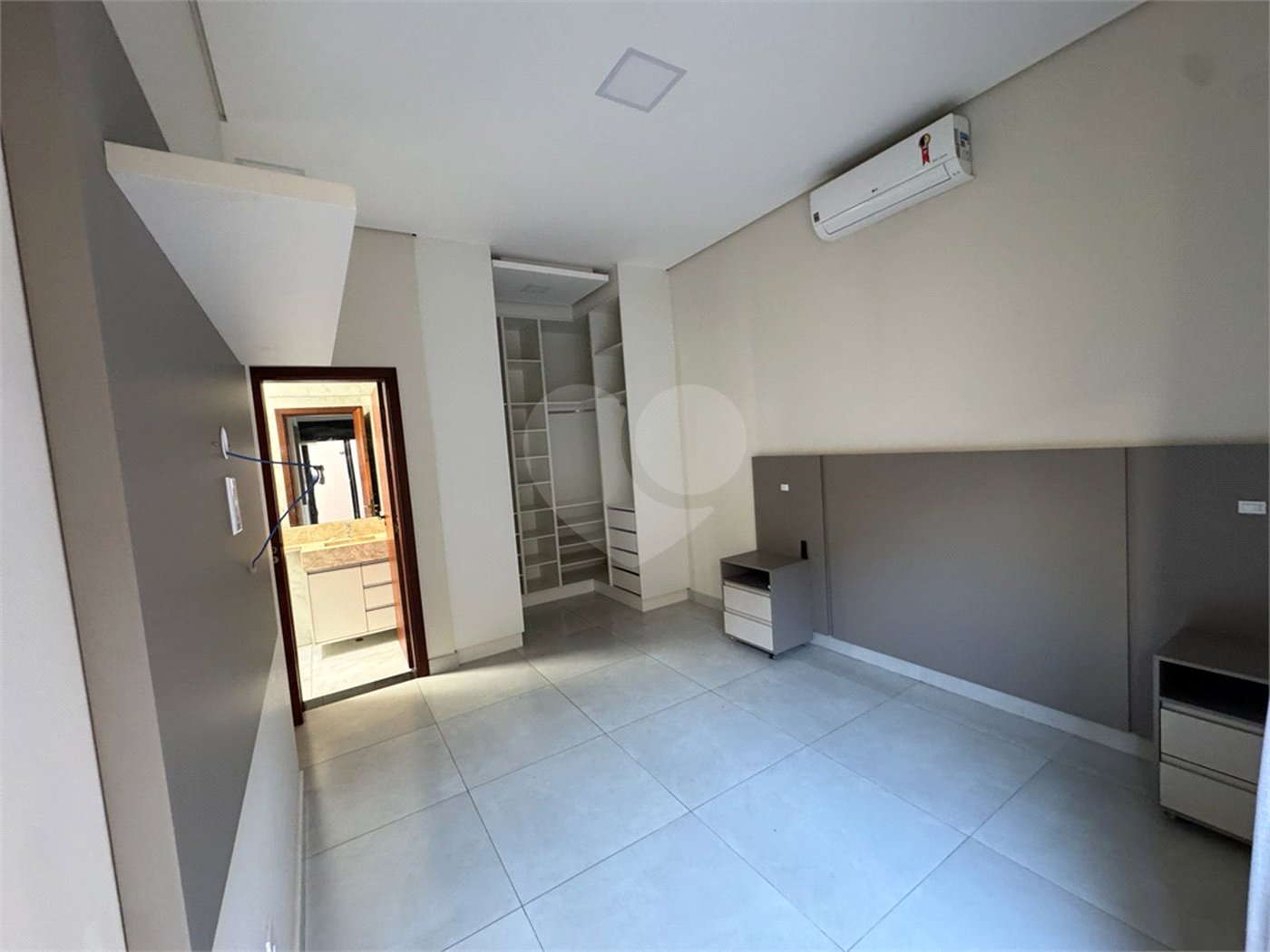 Casa à venda com 3 quartos, sendo 1 suíte, no condomínio Vila Ytu, Indaiatuba - SP