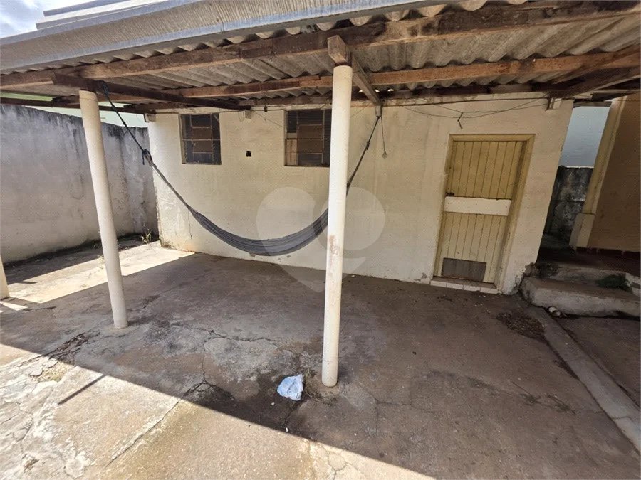 Casa térrea à venda com amplo quintal e grande potencial na Vila Nery