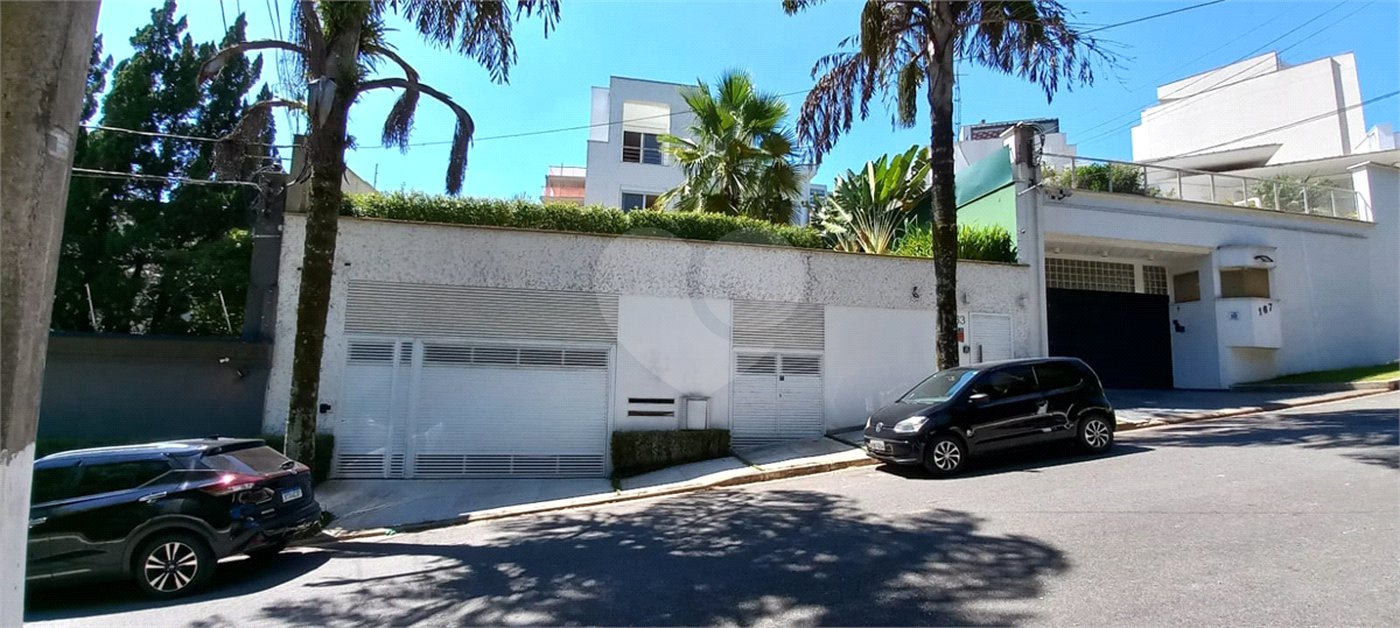 Sobrado à venda ou para alugar com 7 quartos, sendo 4 suítes,  em Cidade Jardim, São Paulo, SP