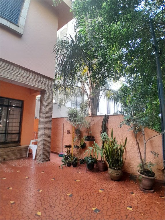 Sobrado à venda com 3 quartos em Sumaré, São Paulo, SP